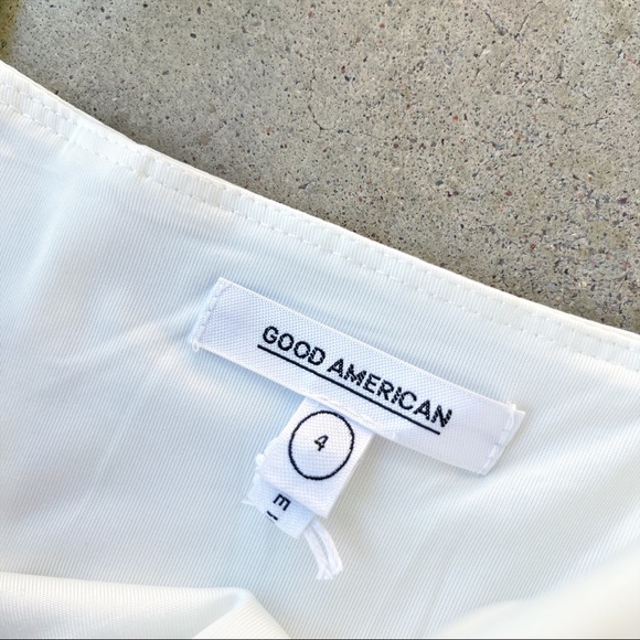 Good American Contoured Poplin Bodysuit in White - Picture 3 of 5